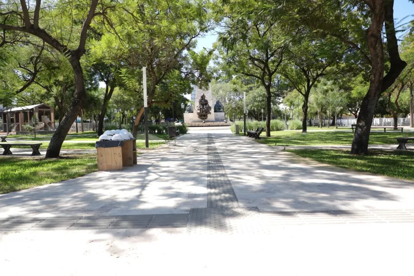 Un monumento único para el reverdecer de aquella plaza del trencito