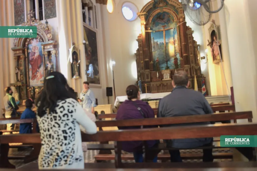 La coronación de la Virgen, los próceres y la dama que fue la «madre de los pobres»